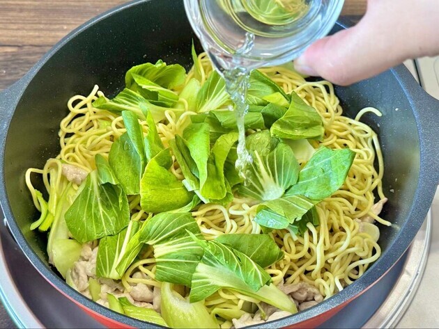 遊びにきた友人に出すと大ウケ！美味しすぎて「もうないの？」と迫られた【大バズり焼きそば】がすごい！"超簡単"爆ウマ