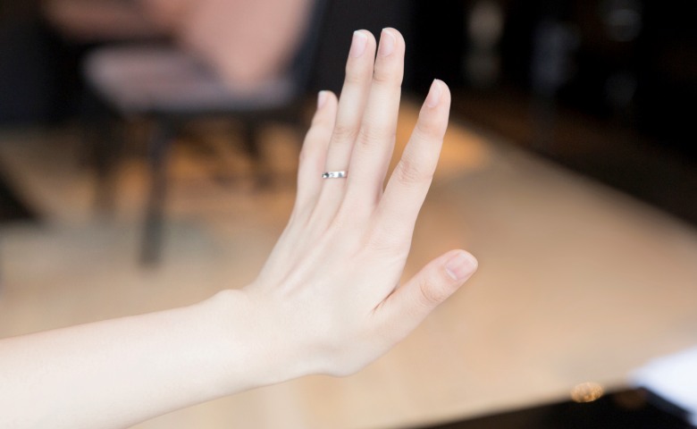 彼が指輪を失くした数日後…「指輪をもらったの♡」幼なじみから衝撃告白。勘違い女の末路とは