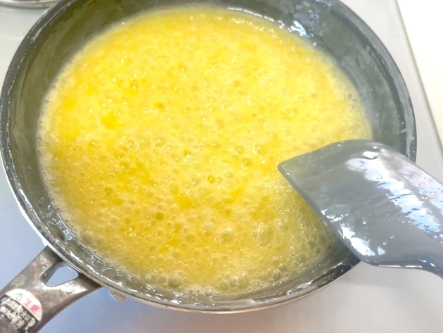 【嘘だろ…完全に"生キャラメル"味じゃん！？】砂糖もいらない"材料たった2つ"の裏技レシピ！「すごい！こんな味になるんだ！」