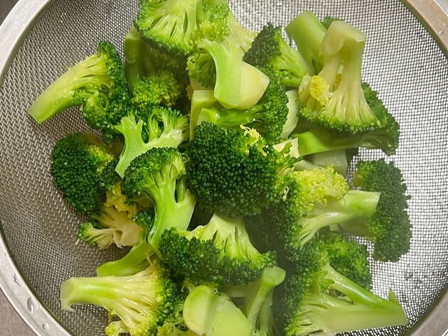 【お願い！ブロッコリー1株あったらコレ作ってー！】“笠原シェフ”の食べ方に「マジで無限だわ(泣)」「家族で争奪戦」うまみ爆発レシピ