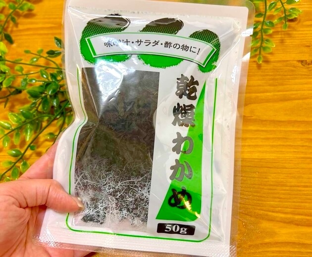 【乾燥わかめ】戻して混ぜ混ぜ…→もう完成！？天才じゃん「一番美味しい食べ方かも」「すごいのができた（笑）」度肝を抜かれるうまさ