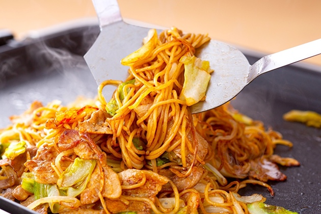 料理中、絶対にやってはいけない【調理師が激怒するNG行為】「なぜか男性やりがち」「本気で謎です」