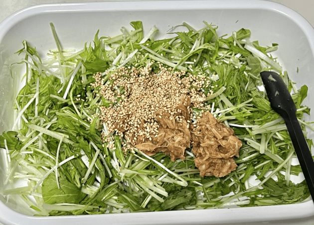 美味しすぎてガクガク震える!!【値引きされた"水菜"でコレ作ってー！】え！何入れてるの！？「こ〜れはリピ確！」家族3人で瞬殺