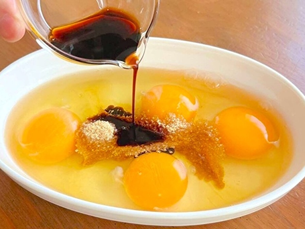 【卵4個あったら】絶対コレ作って〜！！「割り入れたらあの液体たら〜♪」「あとはレンチンでいいのね！」超簡単神レシピ