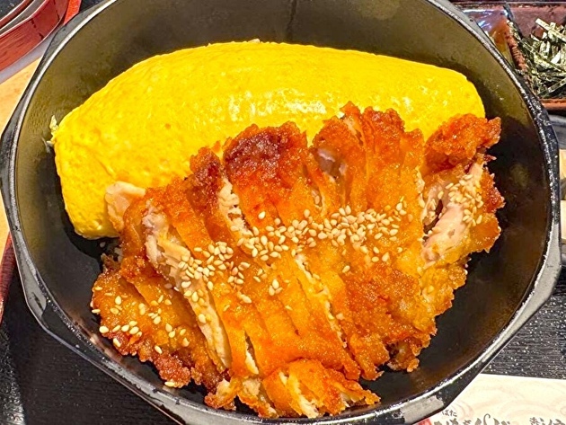 デカすぎてご飯見えん…【愛知県ご当地食堂】超ボリュームで腹パン確定なのに"豚汁おかわり自由"！？