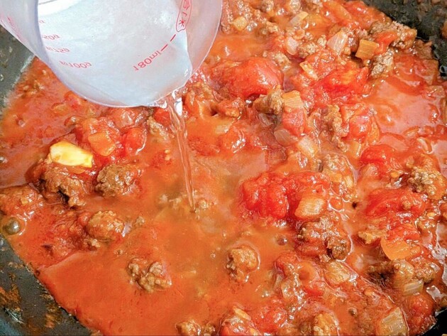 ミートソース好きの夫に出すと大ウケ！美味しすぎて「レシピ教えて」「何でこんな旨いの？」と迫られた【大バズりの食べ方】がすごい！