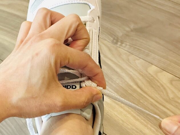 スニーカーの新常識!?【靴ひも】また解けてる!!←なら、コレ試してみて！「もう結び直す必要ナシ！」「着脱まで激ラク」結び方の裏ワザ
