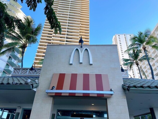 【ハワイでマック食べたら「今」いくら？】メニュー表見て戦慄！「これでも激安なほう…」"限定朝マック"がヤバすぎた！