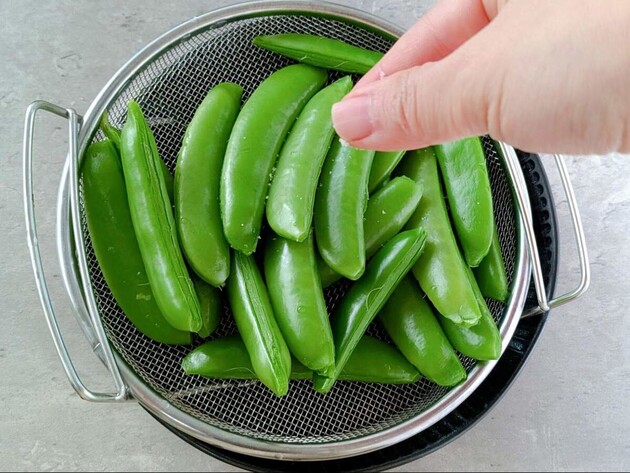 スナップエンドウ「茹でてマヨ」だけ…もうやめてーーッ！！【笠原シェフ考案】「香りで一杯いける」バカ旨い食べ方！