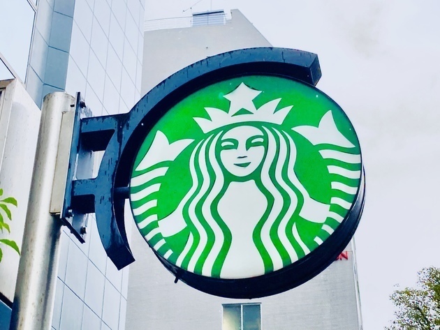 【元スタバ店員】が教える「フードを100倍美味しく食べる裏技」がヤバい…「そうだったの？」実はレジ横の“あそこ”を見るのが大正解！