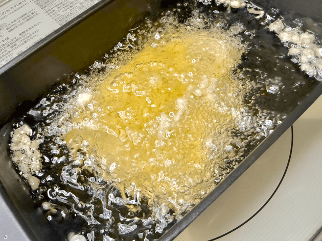 【嘘だろ…完全に"モスチキン"の味と食感じゃん！？】意外なアレを衣に使う"斜め上"レシピ！「え…モスで買ってきた？」アイディア勝利！