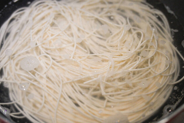 【めんつゆにつけて食べないで！？】今年はこれ鬼リピだな…「冷たくて美味しい〜〜！」「無限に食べられる…(泣)」新常識な“そうめんの食べ方”