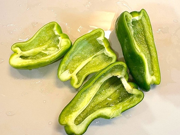 【ピーマン余ってる人〜！全員やってみて！】「これはやばい」「無限に食べられそう」一瞬でトリコになった食べ方「あの素晴らしい味をもう一度…！」