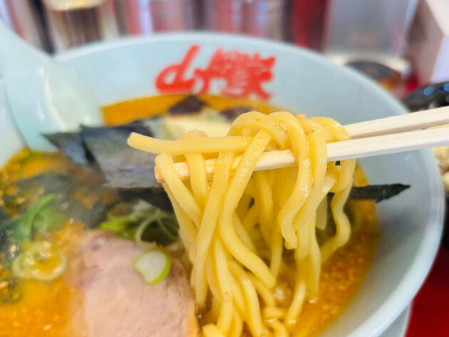 ラーメン注文でサービス券が貰える！【クーポン発動でトッピング無料】いつも深夜族が14時に訪問したら店外で4人も待ってた（汗）