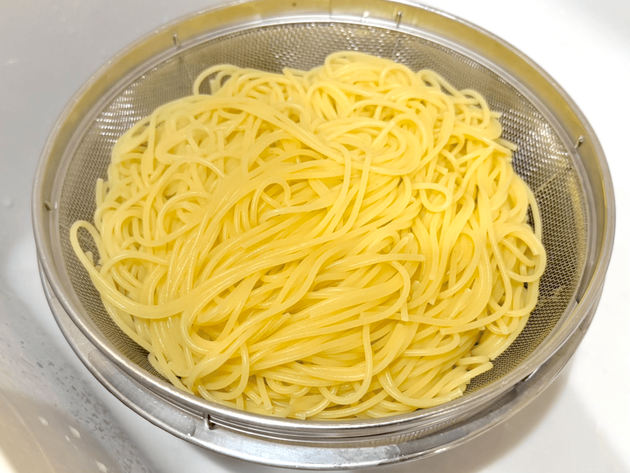 【パスタ】プロは絶対やらないNG行為！「だからパサパサになっちゃう」調理師が警告→正解は超簡単！
