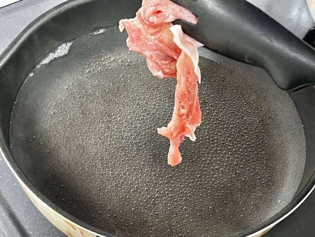 【豚しゃぶ肉と梅干しあったら】絶対コレ作って〜！！“あの粉”で「ぷるっぷる！」「おいしすぎて、箸が止まらない」最強“冷しゃぶ”レシピ