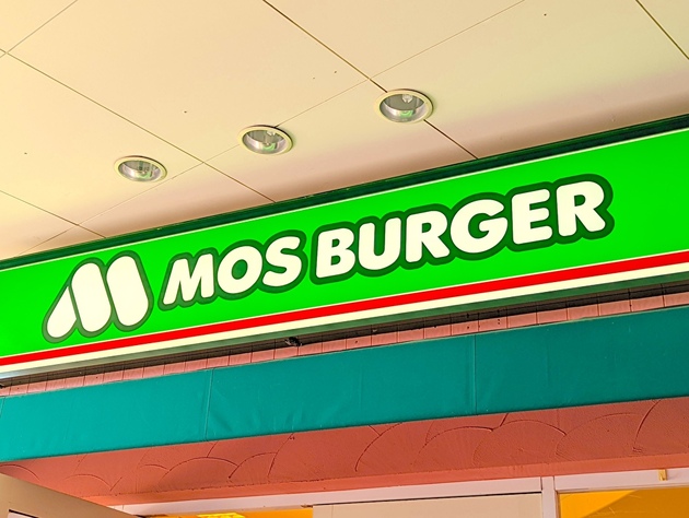 朝マックやめて【朝モス】が大正解！「ワンコイン以下で全部入ってるわ♪」「ソーセージの肉汁やばい！」“お得モーニング”は知らなきゃ損！