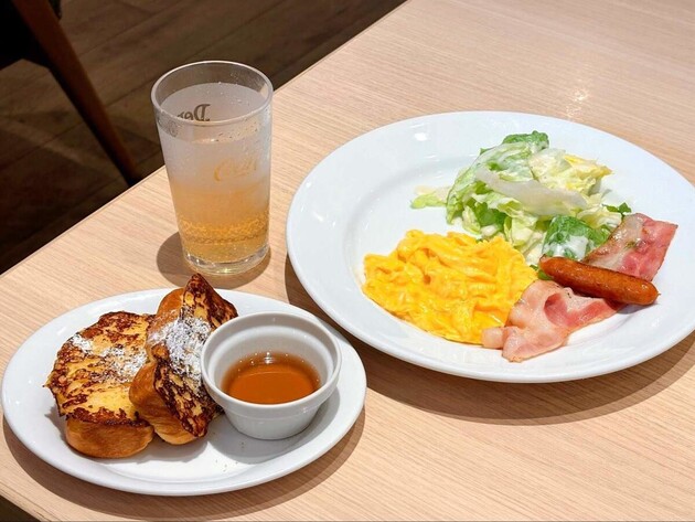 【うおぉ〜サイゼじゃなくてこっちが正解！！】「無料でおかわりし放題」「追加料金0円で」フレンチトースト!?神モーニングに興奮