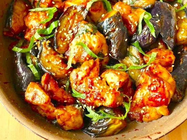 【今後“鶏もも肉”はもうこれしかないよッ！】“大葉としょうが”がさっぱりイイ仕事♪「ウホ！ウンまそーー（ヨダレ）！」たった10分で完成！
