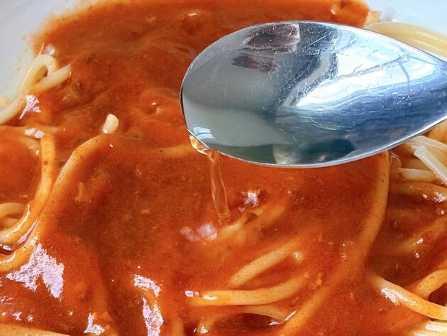 【お願いだから！ミートソースパスタ、そのまま食べないで！？】“アレ”小さじ1入れるだけ→「いつもと全然違う」あと引くうまさに♡