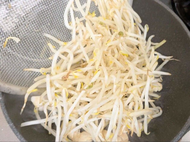 【"1袋20円の"もやしあったら…】絶対これ！フライパンに“全部ドン”と入れるだけ！神レシピ