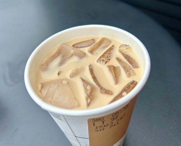 知らなかった…！！【元スタバ店員が教える】アイスドリンクを最後まで薄めず飲む無料テク！答えは「◯◯多め」