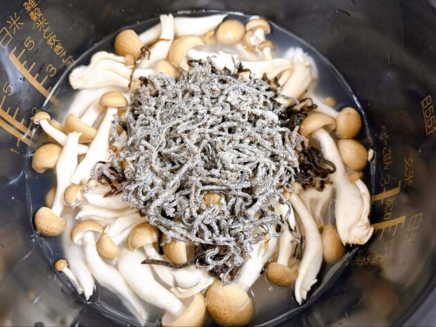 【塩昆布、余ってたら】絶対コレ作ってーー！！「ドボ〜ン→炊き込みご飯」が正解!!家族で奪い合い！はい最高♡