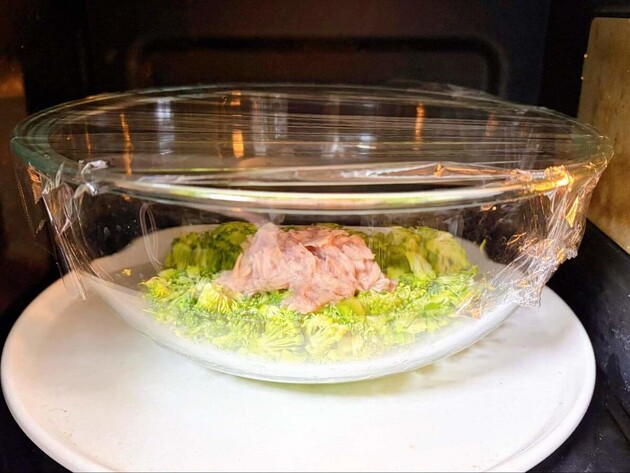 夫も大絶賛「えっ3個ペロリと食べちゃった！」「次は大量に作る(笑)」【永久保存版】茹でない“ブロッコリー”レシピ
