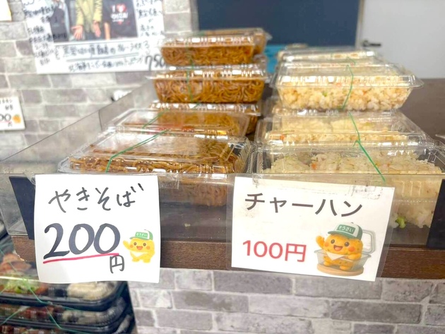 お弁当業界に激震！？【北海道グルメ】炒飯100円、焼きそば200円、揚げ物60円…！「20〜30年前の価格じゃん！？」地元民に大人気！