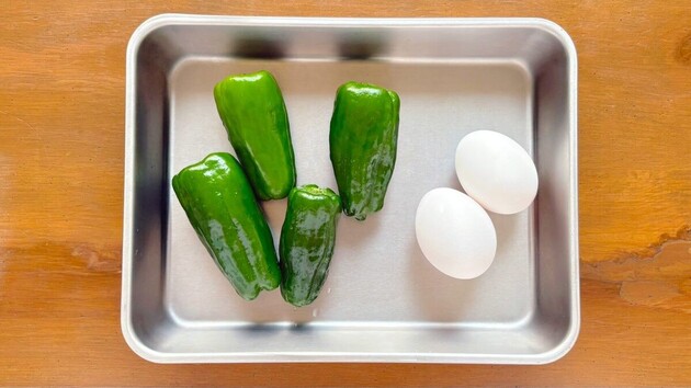 え？え？どうなるの？【卵2個とピーマンあったら…】X見て思わず作った！フライパン不要「たった3分」おかず「簡単で美味しかった！」