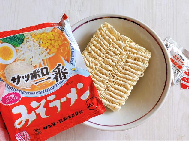 【お願い！"サッポロ一番"もう茹でないで！】公式が披露した『震えるほどうまい食べ方』→「やってみ…まじでウマいから…！」