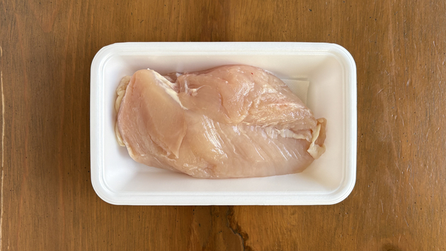 【やっすい鶏むね肉、こうするのが正解〜！】"あの粉"で「驚愕のプリップリ」食感に感激！家族「鶏もも肉じゃないの？」ひんやり絶品・夏メイン爆誕