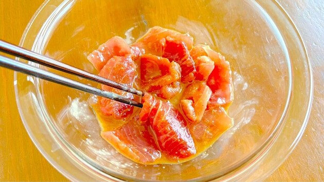 【スーパーのお刺身、そのまま食べないで〜！】夏はこの食べ方が最高！「醤油じゃない」食べ方で「爆速おつまみ」…激ウマ注意(泣)