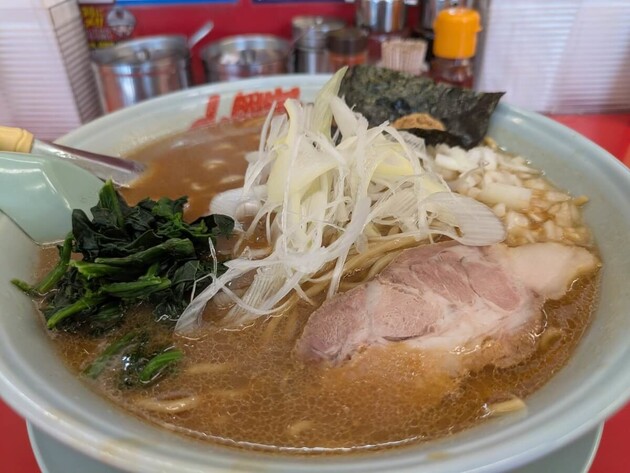 【ラーメン業界に激震！！】単品だけじゃ物足りない！？「こんなウマい大盛り餃子セットが食べられるとは...」腹パン確定ラーメン
