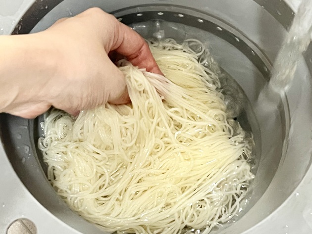 【もう、めんつゆ卒業ーー！】味付けは◯◯だけ…そうめんの腰抜かすほどウマイ食べ方「何これ美味しすぎる(泣)」「1人ランチにも最高」リピ確定