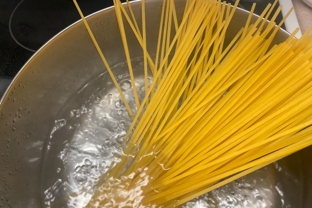 【家にパスタある人、絶対作ってみてー！】長友選手"専属シェフ"直伝「自分で作ったとは思えない」「夏に最高…」超超超〜うんまい食べ方！
