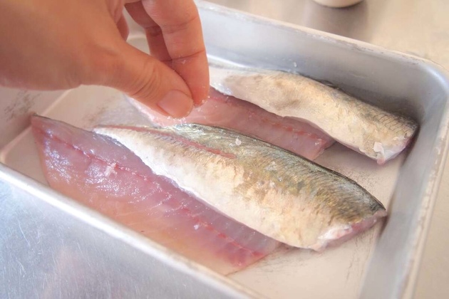 【お願い！スーパーで買った"あじ"、そのままフライにするの待って！】DAIGOも台所で大絶賛！「これもうお店の味やん…」「ありもの調味料で一瞬…！」
