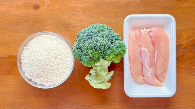 筋肉界隈が騒然【ブロッコリーは茹でないで！？】丸ごとドボ〜ンが大正解！「ヤンチャすぎる…」「超食べ応え◎」超簡単メイン爆誕