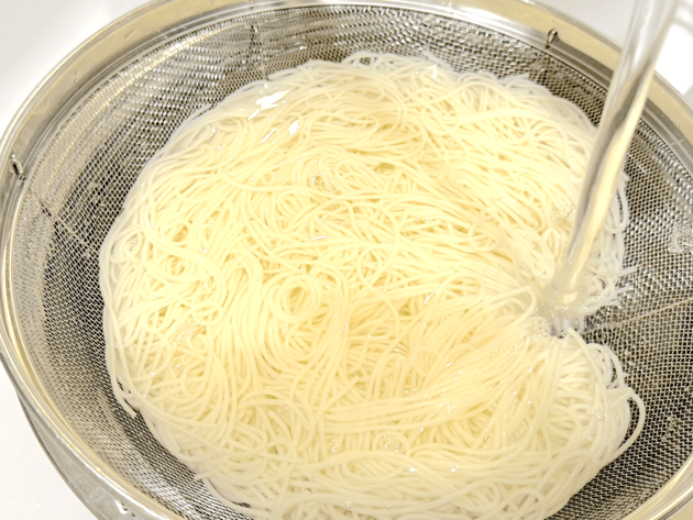 プロは絶対やらない"NGそうめんの茹で方"「だから仕上がりが微妙になるんだよ」調理師が喝ッ！→正解は超簡単！「そんな簡単なコツが…！」