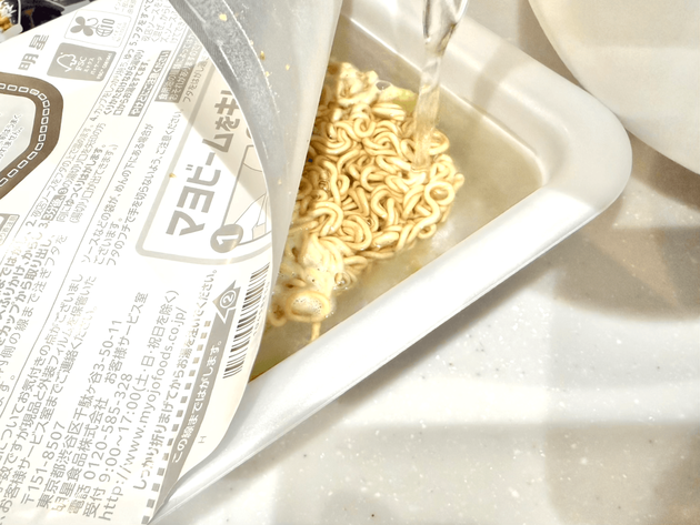 【お願い！"カップ焼きそば"この作り方しないでー！】「美味しさ激減」"NG行為"調理師が喝！→「ダメなんだ…」「やりがちすぎて滅…！」