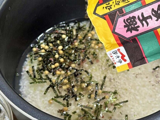 【お茶漬けの素→炊き込みご飯】が大大大正解だった！！“料亭レベル”が超簡単(泣)「こんなに美味しいなんて」「天才」余ってたらやってみて