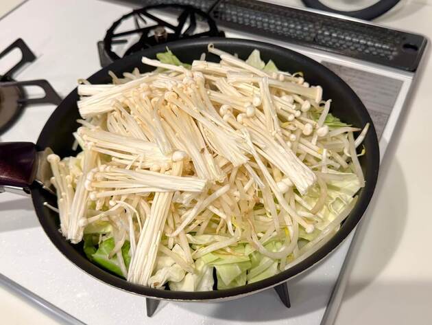 【豚肉とキャベツすぐ炒めちゃう人〜！全員やってみて！！】生産者さんが教える"バンバンのせるだけ"「超簡単」「8分ほったらかし」超超うんまい食べ方