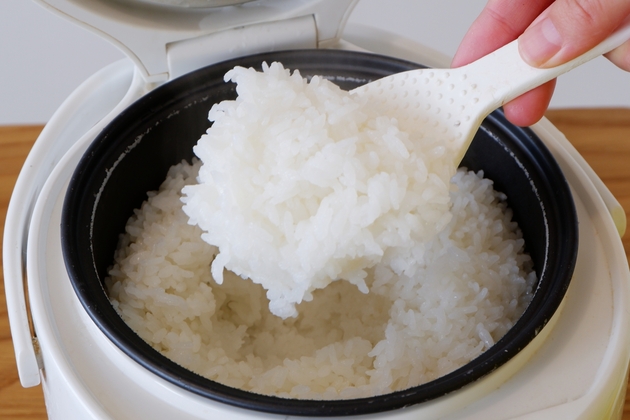 【ご飯とツナ缶余ってる人〜！全員コレやってみて！！】インスタでバズった「どうしよう、箸が止まらない」めっっちゃ旨い食べ方「カリッカリ！？」