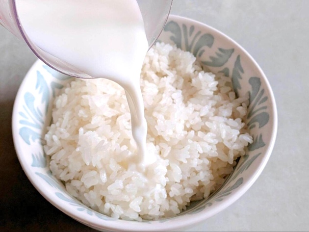 【お願い！ごはんに"牛乳"入れてチンしてみて！】一緒にアレも混ぜて…「うおぉ〜！伸びる伸びる！」夫もだまされた！電子レンジ完結レシピ！