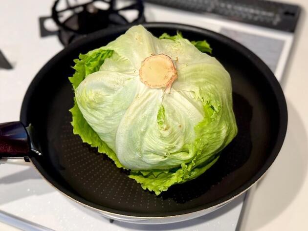 【お願い！豚肉とレタス1玉あったらコレ作ってーー！！】夫「これうまっ！」「これはもうビール…」夏はこの食べ方が大大大正解！包丁なしメイン