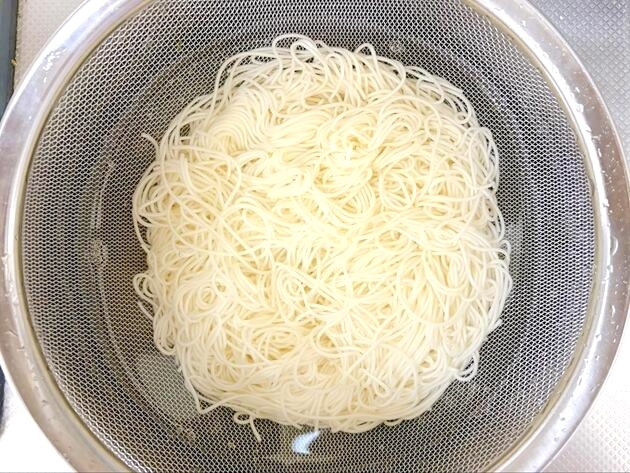 この食べ方で…【もう、めんつゆ卒業ーー！】"パンチの効いた中華風"で家族から大好評！「あっつい日はこういうのがいいんだよ♪」食欲直撃レシピ！