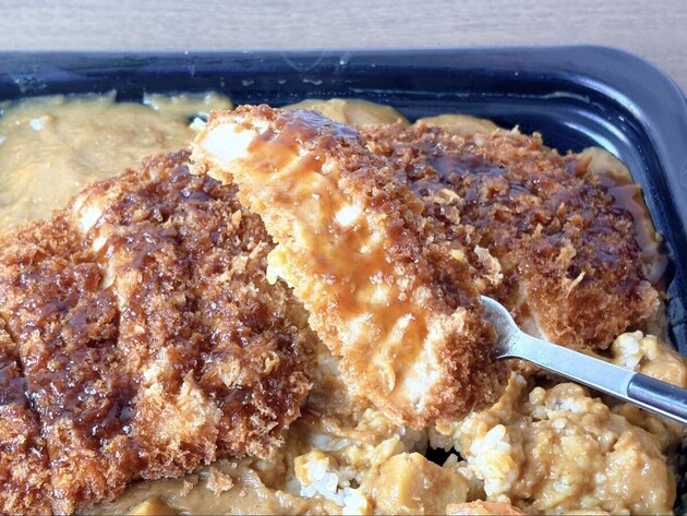 激安スーパー界に衝撃走る…！【あのスーパーがやりおった！！】「驚異の1kgカレー」「4人で食べても減らない！」腹パンパン！2選