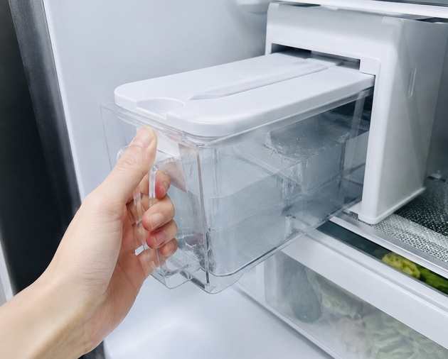【やってたら至急やめて！製氷機「その水」入れないで！？】「菌をもりもり増やす」NG行為に→「ずっとやってた(泣)」