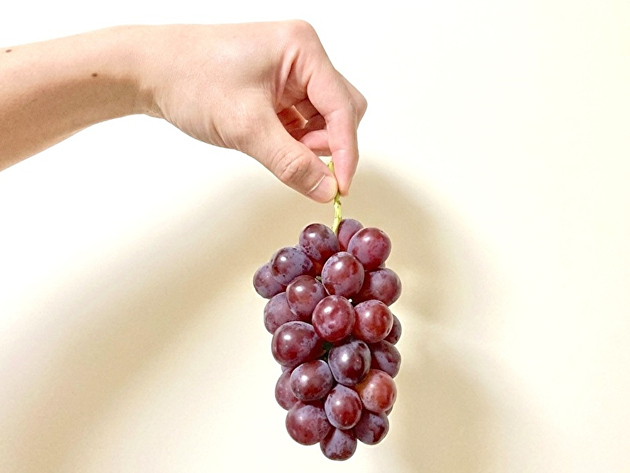 【ぶどう、そのまま野菜室に入れないで！？】実は"1週間以上"も長持ち！？「早く知りたかった…」「すぐ使える！！」正解は簡単！
