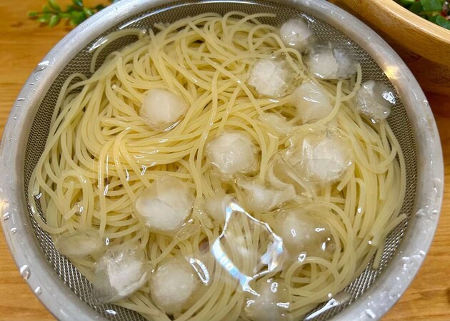 【家にパスタある人、絶対作ってみてー！】そうめん超えたよ…夫「店出せる！」「ひんやり」夏に"超超超〜うんまい"食べ方にどハマり中